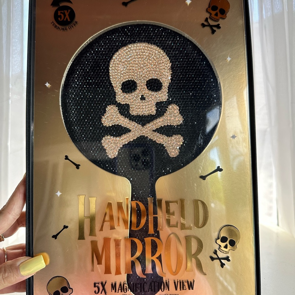 🏴‍☠️ How you looking for Halloween? Skull and Crossbones Handheld Mirror 5x